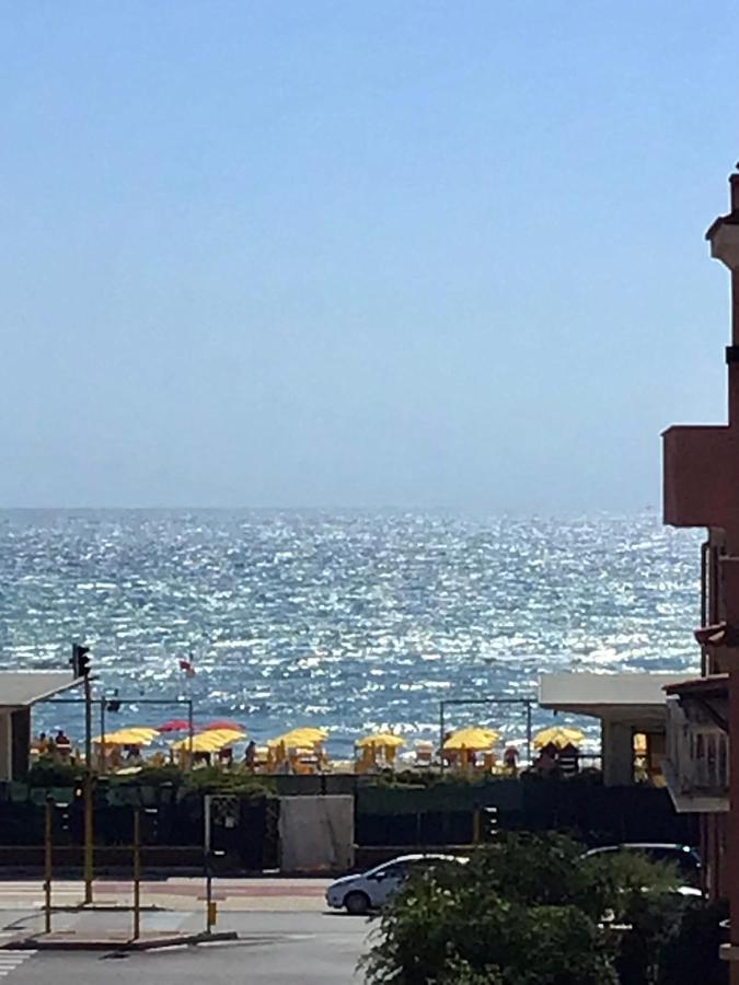 Ostia Bed And Beach Exterior photo